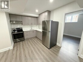 39 Crofting Cres in Markham, ON - Building Photo