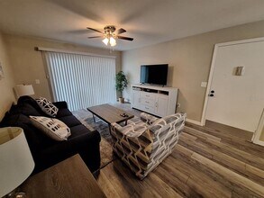 3255 S Beneva Rd in Sarasota, FL - Foto de edificio - Building Photo