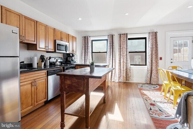 2134 Locust St in Philadelphia, PA - Building Photo - Building Photo