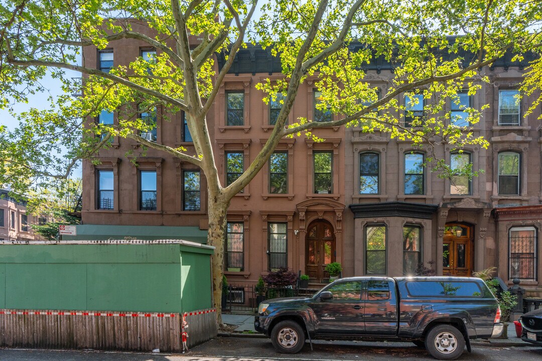 605 Carlton Ave in Brooklyn, NY - Building Photo