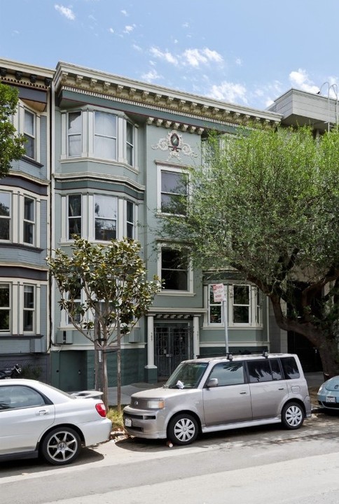 589 Dolores in San Francisco, CA - Building Photo