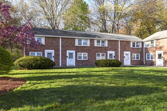 Oak Street Apartments in Ashland, MA - Building Photo - Building Photo