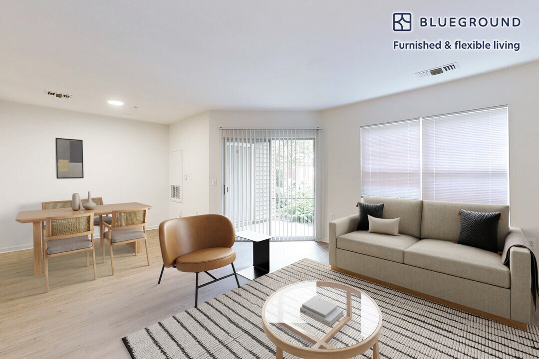 1569 Onyx Dr in Tysons, VA - Building Photo