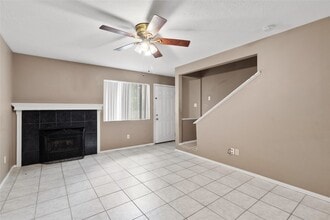 2521 Crosstimbers Dr in Huntsville, TX - Building Photo - Building Photo