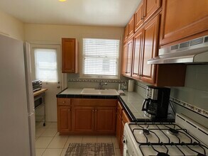 10785 Wilkins Ave, Unit 10785 Wilkins in Los Angeles, CA - Foto de edificio - Building Photo