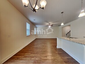 992 Theodore Rd in Awendaw, SC - Foto de edificio - Building Photo