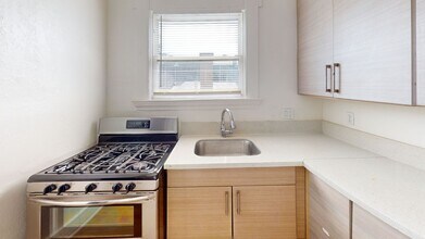 3250 Martin Luther King Jr Way in Oakland, CA - Building Photo - Building Photo