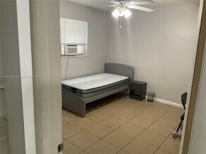 1999 NE 168th St, Unit 3 in North Miami Beach, FL - Building Photo - Building Photo