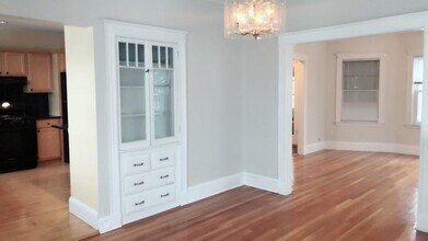 38 Hood St in Newton, MA - Building Photo - Building Photo