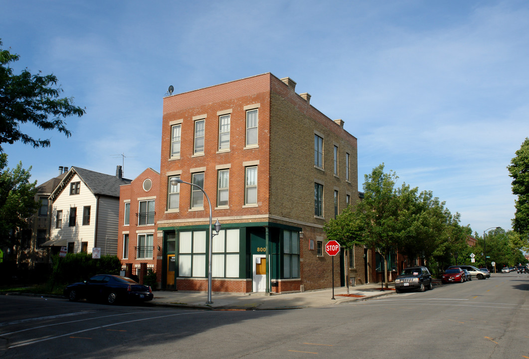 Leavitt and Polk 3BR Remodel - UIC/TriTaylor in Chicago, IL - Building Photo