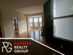 602 W Surf St, Unit 3 in Chicago, IL - Foto de edificio - Building Photo