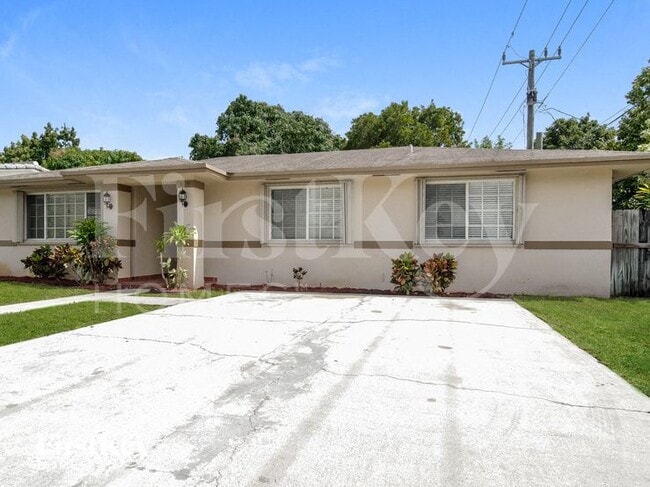 809 SW 8th Ave in Hallandale Beach, FL - Building Photo - Building Photo