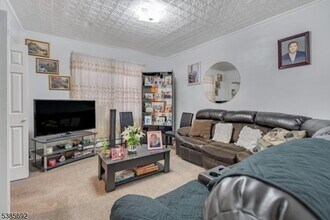 512 McBride Ave in Woodland Park, NJ - Building Photo - Building Photo