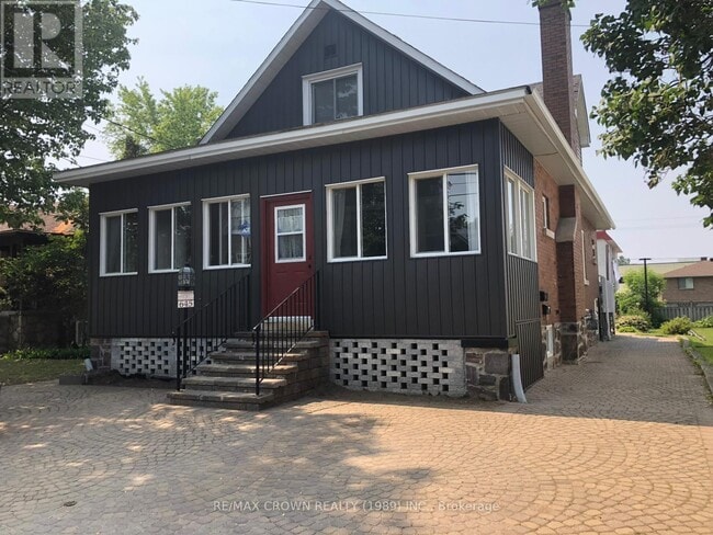 property at 645 McIntyre St W