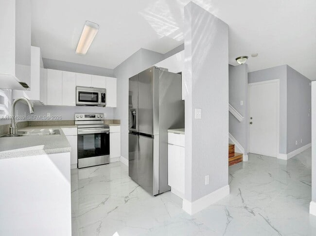 8664 SW 22nd Ct in Miramar, FL - Building Photo - Building Photo