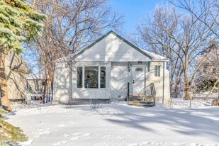 1819 Assiniboine Av in Winnipeg, MB - Building Photo