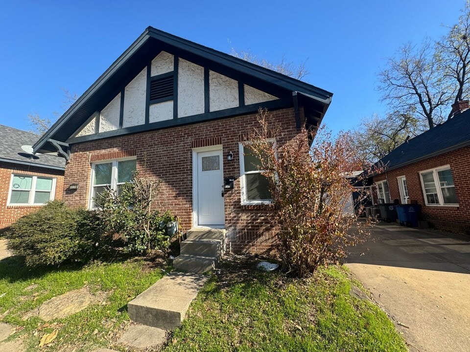 717 S Zunis Ave in Tulsa, OK - Building Photo