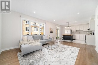 1813 Haiku St in Ottawa, ON - Building Photo - Building Photo