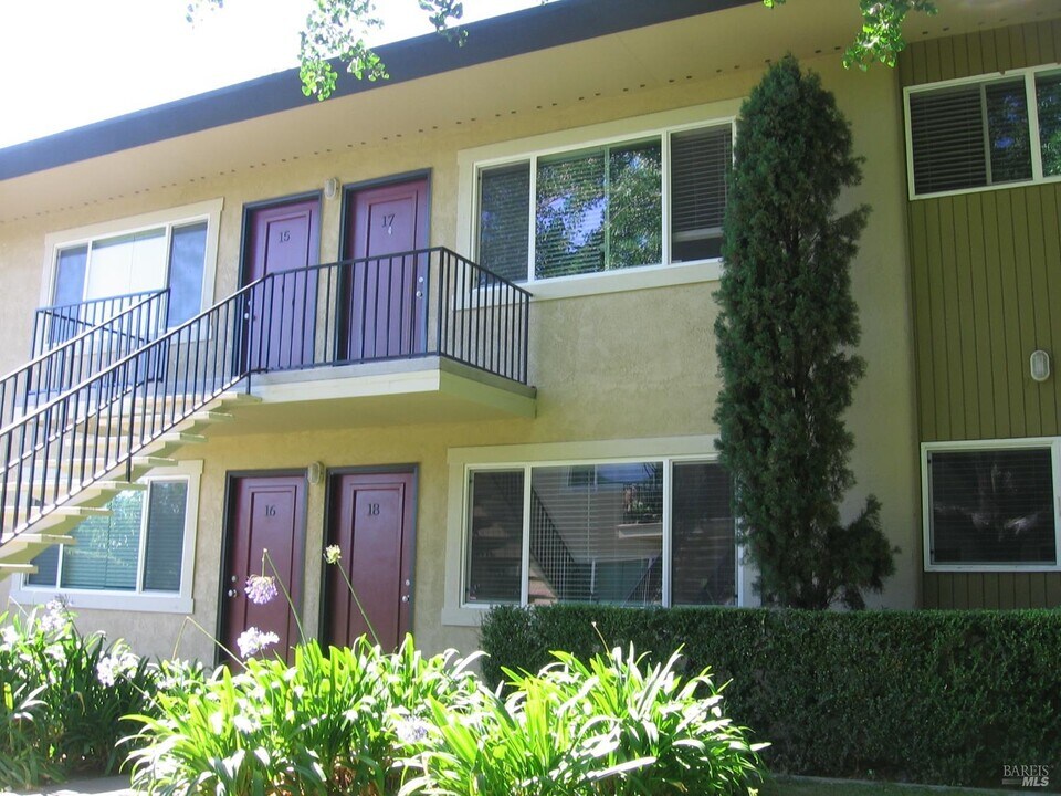 2060 Wilkins Ave in Napa, CA - Building Photo
