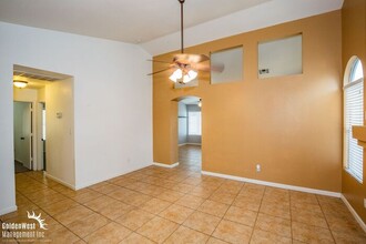 7700 Beach Falls Ct in Las Vegas, NV - Building Photo - Building Photo