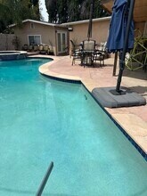 19250 Prairie St, Unit 1 bedroom in Northridge, CA - Building Photo - Building Photo