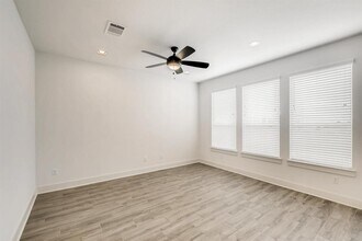 5160 N A.W. Grimes Blvd in Round Rock, TX - Building Photo - Building Photo