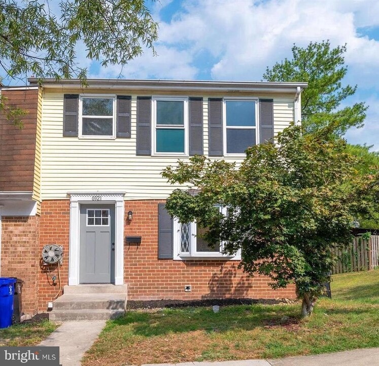 6921 Scotch Dr in Laurel, MD - Building Photo
