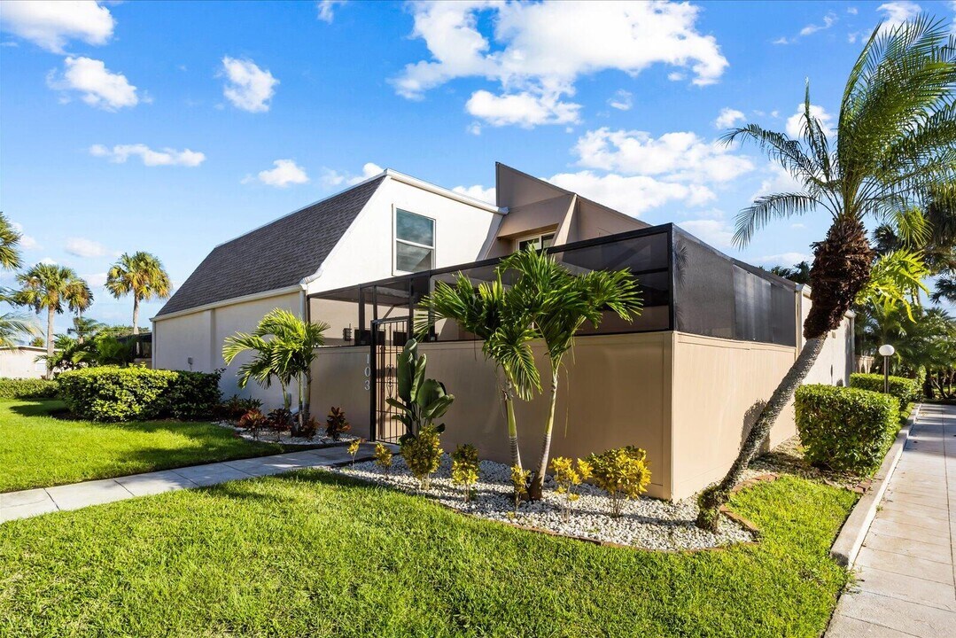 1100 SE Mitchell Ave in Port St. Lucie, FL - Building Photo