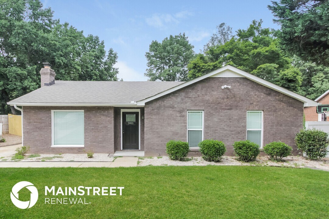 5955 Scots Bluff Dr in Charlotte, NC - Building Photo