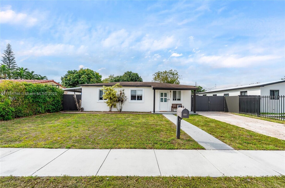 220 E 62nd St in Hialeah, FL - Building Photo