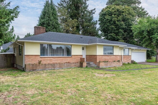 2030 Ocean Beach Pl in Longview, WA - Building Photo - Building Photo