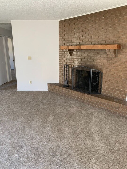 3353 E Sunset St in Springfield, MO - Building Photo