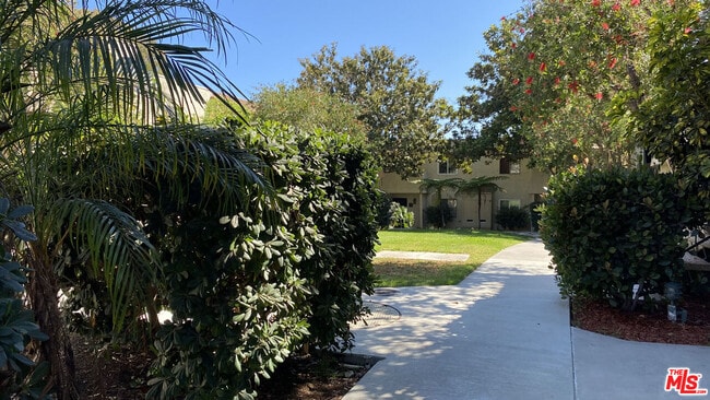 6474 Cavalleri Rd in Malibu, CA - Building Photo - Building Photo