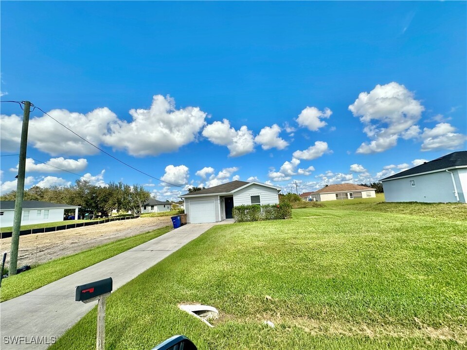 4118 8th St SW in Lehigh Acres, FL - Building Photo