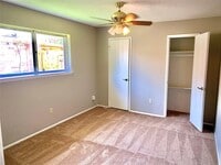 706 Voyager Dr photo'