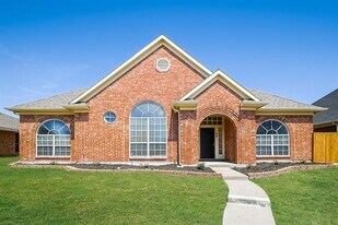 8117 Eagle Dr in Rowlett, TX - Building Photo