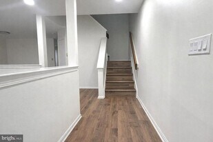 329 Gwynedd Ct in Mount Laurel, NJ - Building Photo