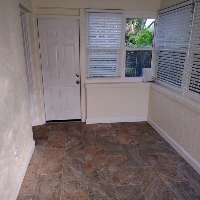 2230 Grove St S in St. Petersburg, FL - Building Photo - Building Photo