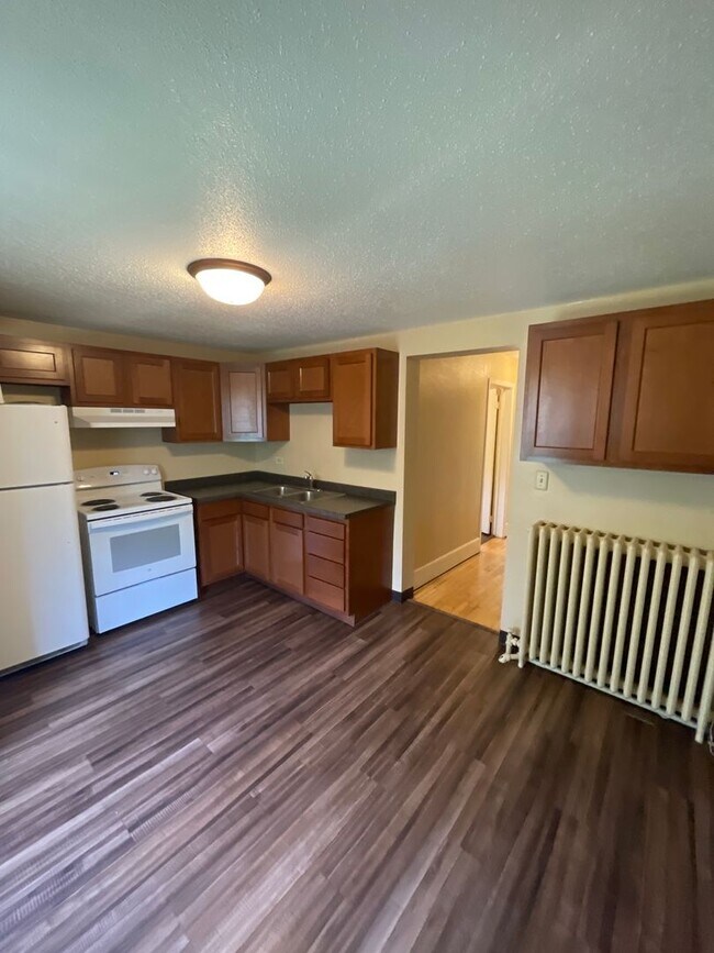 327 W 4th St in Duluth, MN - Foto de edificio - Building Photo