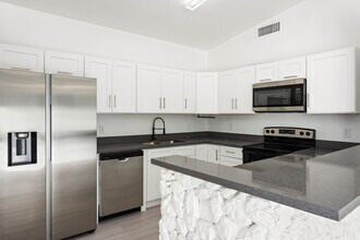 3360 N 57th Dr in Hollywood, FL - Building Photo - Building Photo