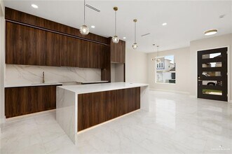 16 Solar E Dr in McAllen, TX - Building Photo - Building Photo