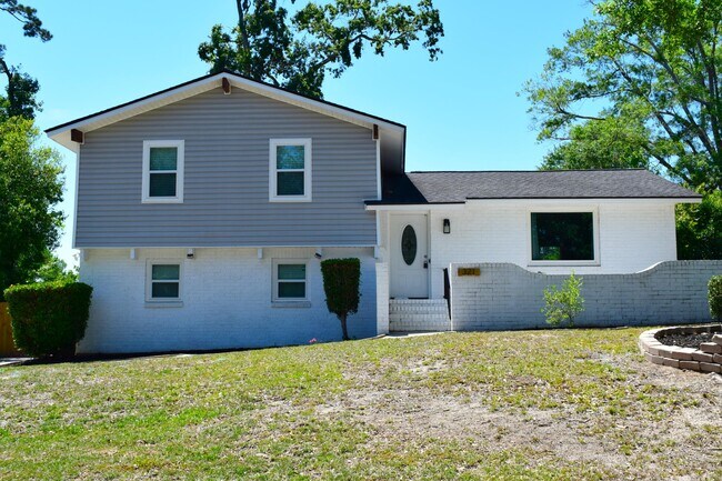 property at 321 Oak Lake Dr