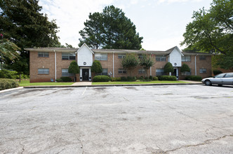 Midway Manor Apartments in Decatur, GA - Building Photo - Building Photo