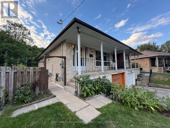 70 Marbury Crescent in Toronto, ON - Building Photo - Building Photo