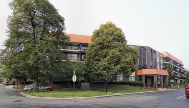 Barcelona in Skokie, IL - Foto de edificio - Building Photo