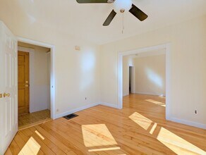 93 Madison Ave, Unit 2 in Everett, MA - Building Photo - Building Photo