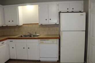 4026 Parkwoods Ln in Midwest City, OK - Building Photo - Building Photo