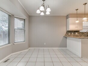 205 N Rockypoint Dr in Edmond, OK - Building Photo - Building Photo