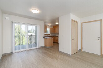 Cornelius Village Apartments in Cornelius, OR - Foto de edificio - Interior Photo