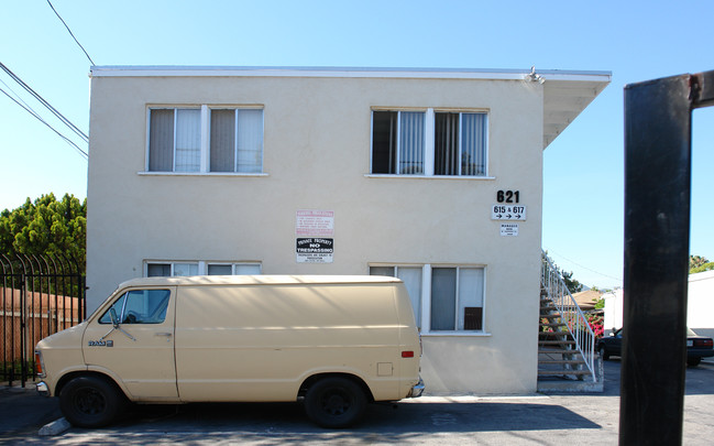 615-621 W Harvard St in Glendale, CA - Foto de edificio - Building Photo